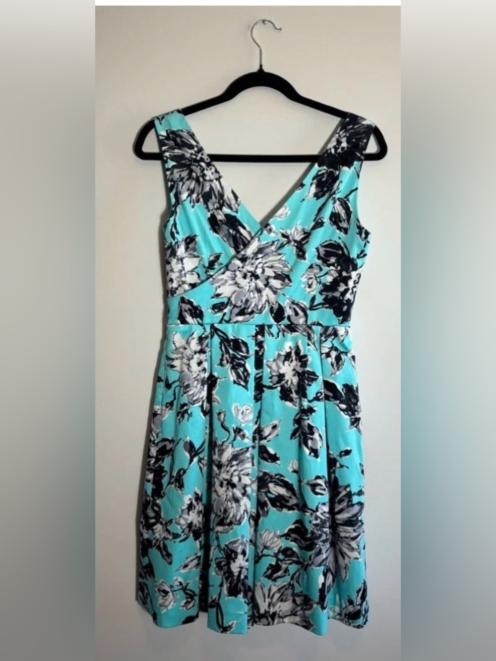 Taylor Floral Pleated Sundress – V-Neck, Turquoise Black White Print, Size 2 - Picture 2 of 7